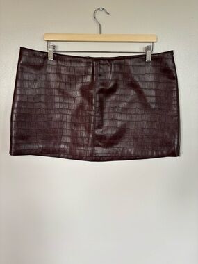NWT H&M Croc-Embossed Faux Leather Mini Skirt in Dark Brown